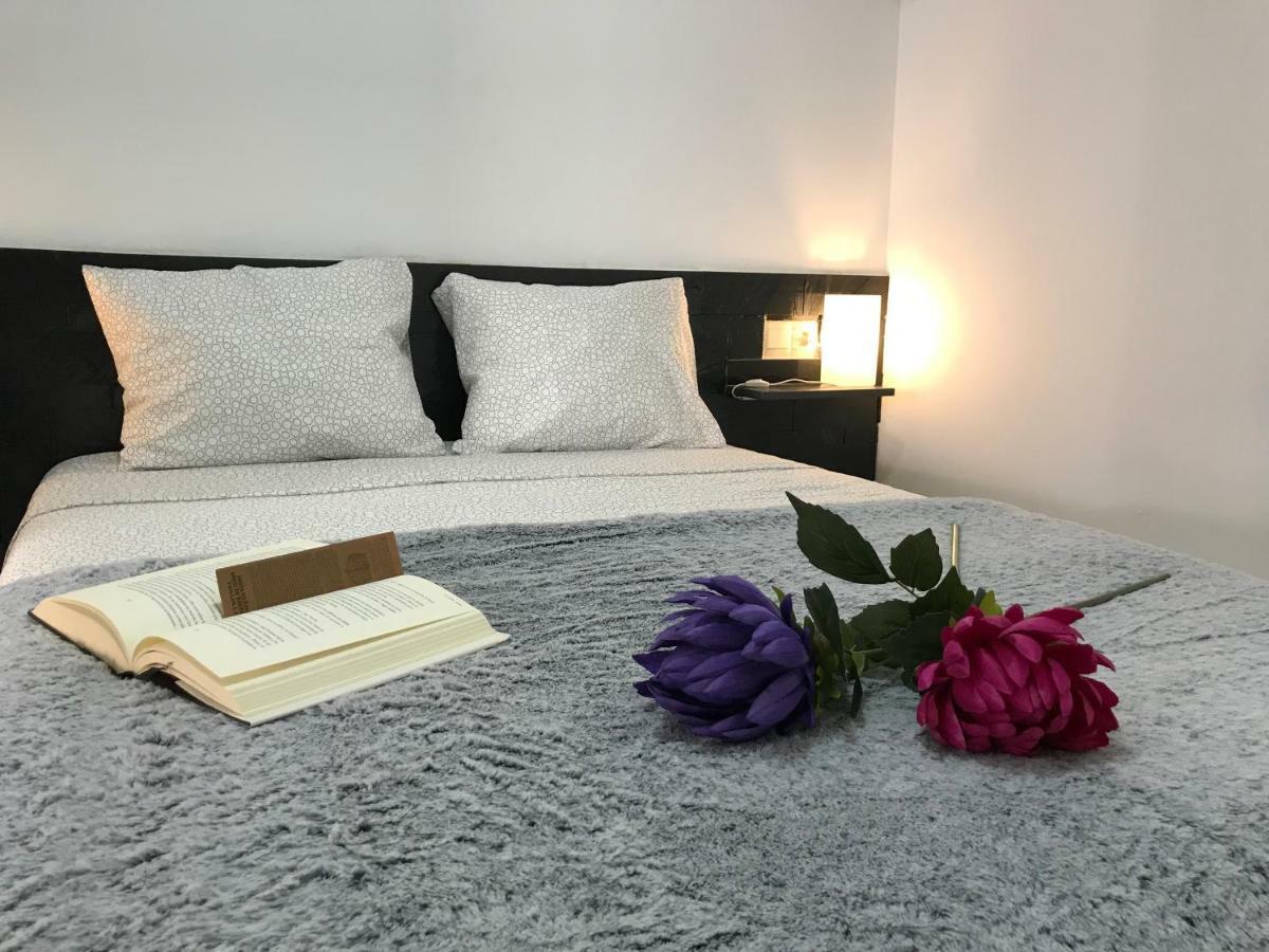 Loft Arco Del Cristo. Apartment Caceres Bagian luar foto